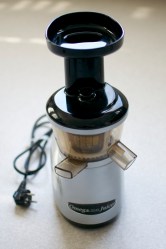 Omega juicer vertical